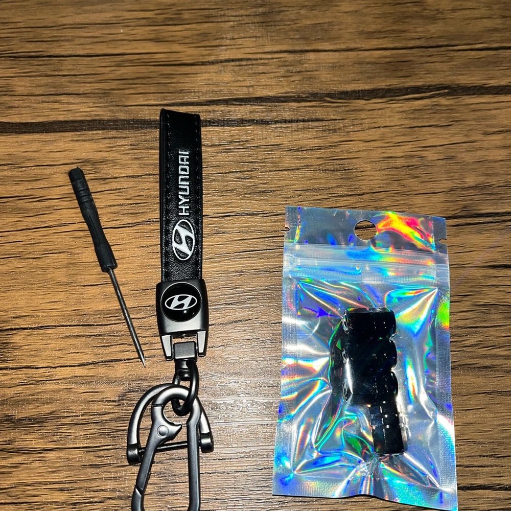 NIP Hyundai Logo Keyholder + Tire Stem Valve Caps